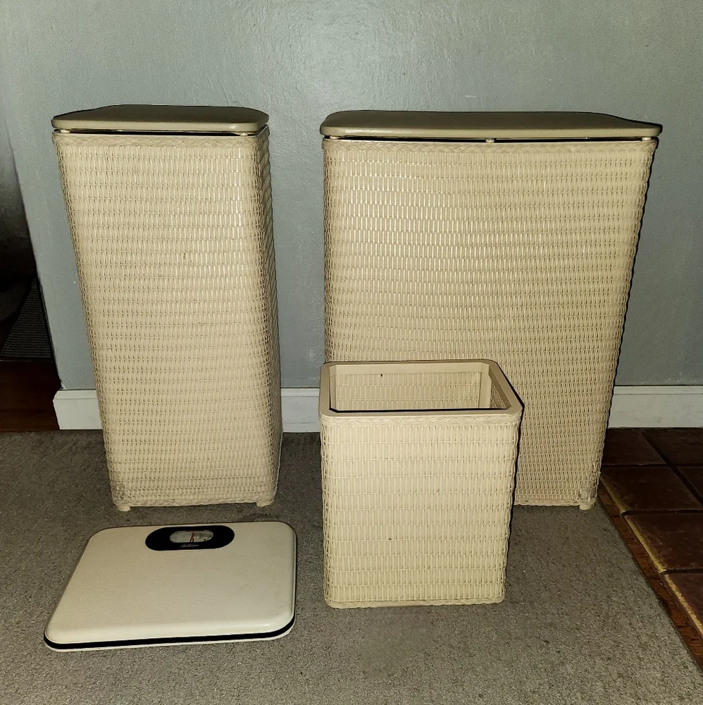 Vintage 1970s Ivory White Woven Wicker Storage Hamper